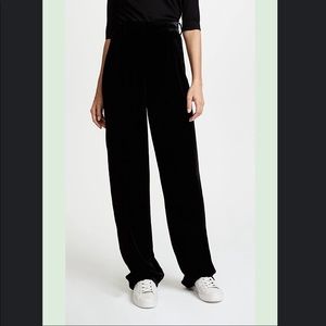 Theory velvet trousers. Wide leg and pleated!